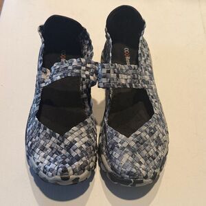 CC Resorts Women's Black and White Woven Flats